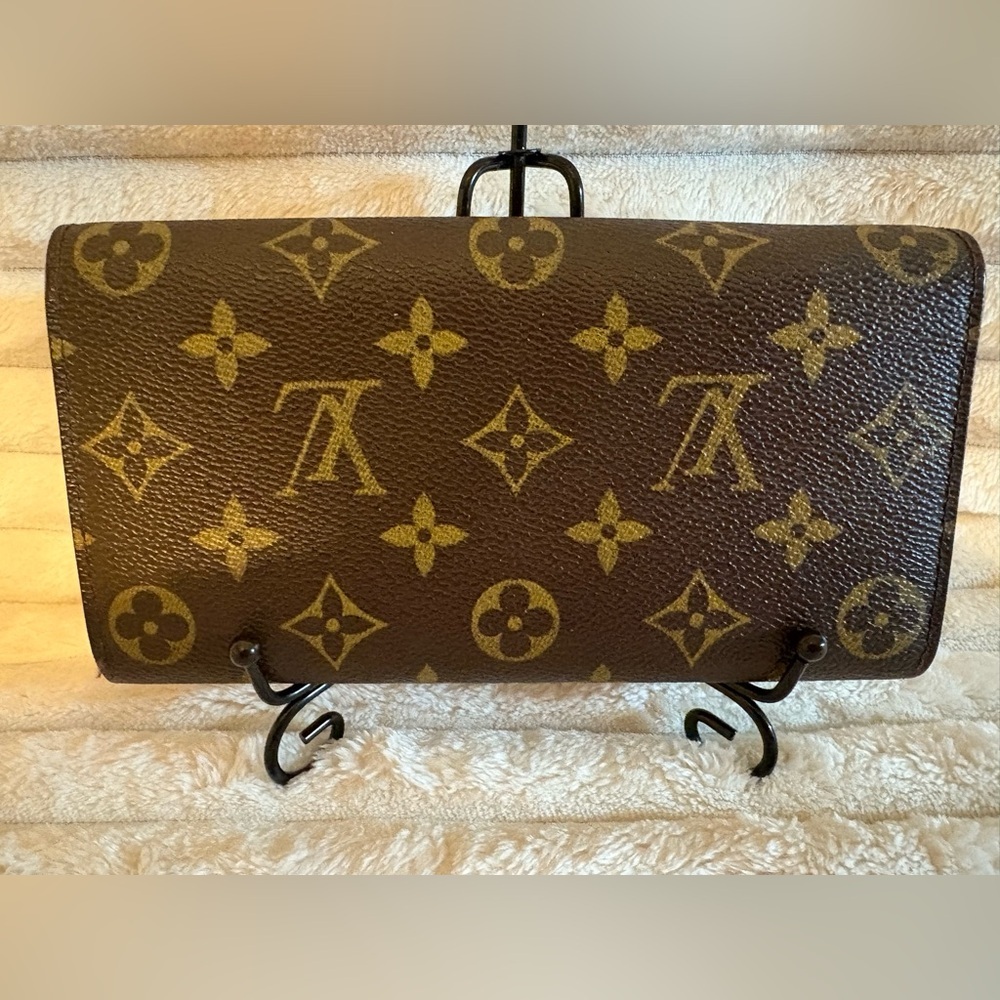 ✨ Authentic Vintage Louis Vuitton Monogram Wallet ✨ - Picture 2 of 9